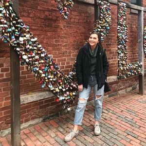 Meet your Posher, Olivia